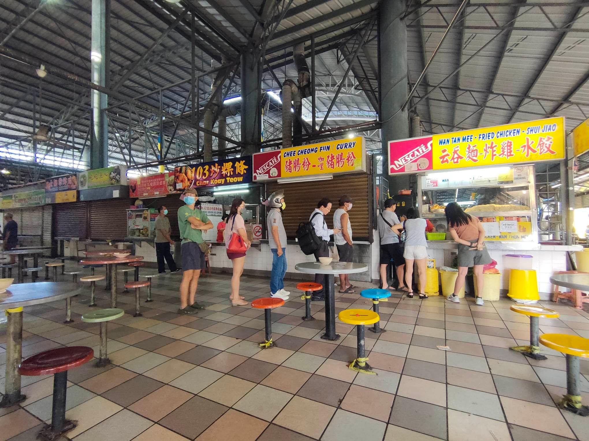 年初二营业食肆少 营业小贩中心现人潮