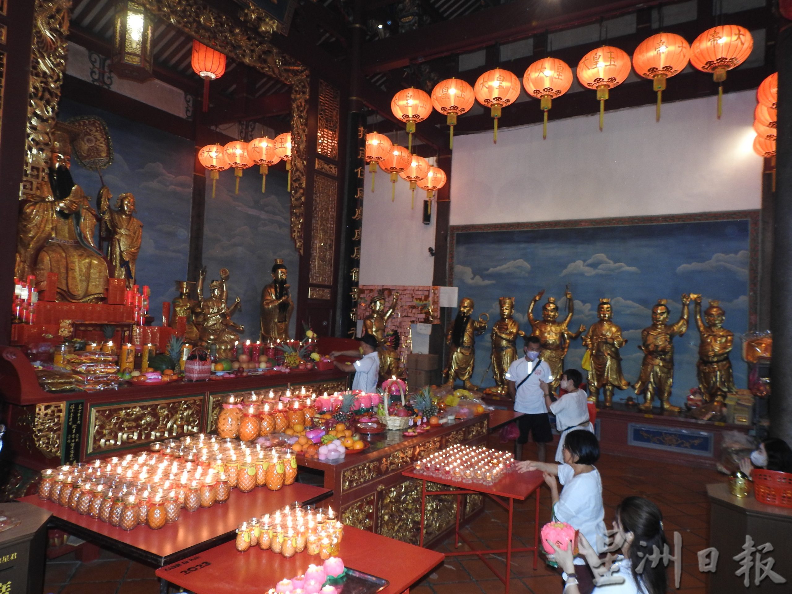 （大北马）摸天公坛石阶龙头保平安的人少很多