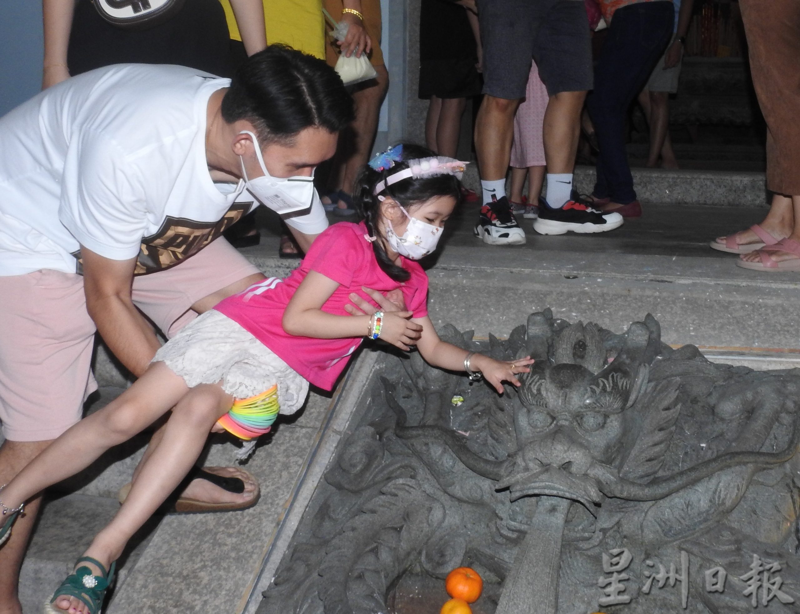 （大北马）摸天公坛石阶龙头保平安的人少很多