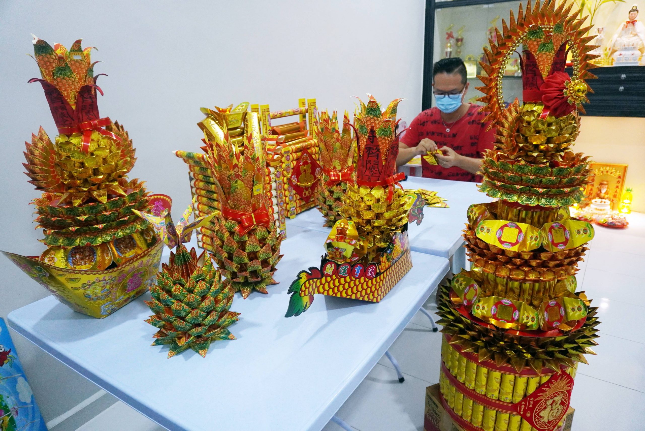 折金纸考耐性需巧手,刘顺安无意中激发兴趣,成折金纸达人