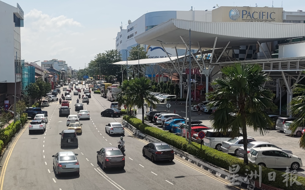 槟城150万车涌入,交通仍通顺