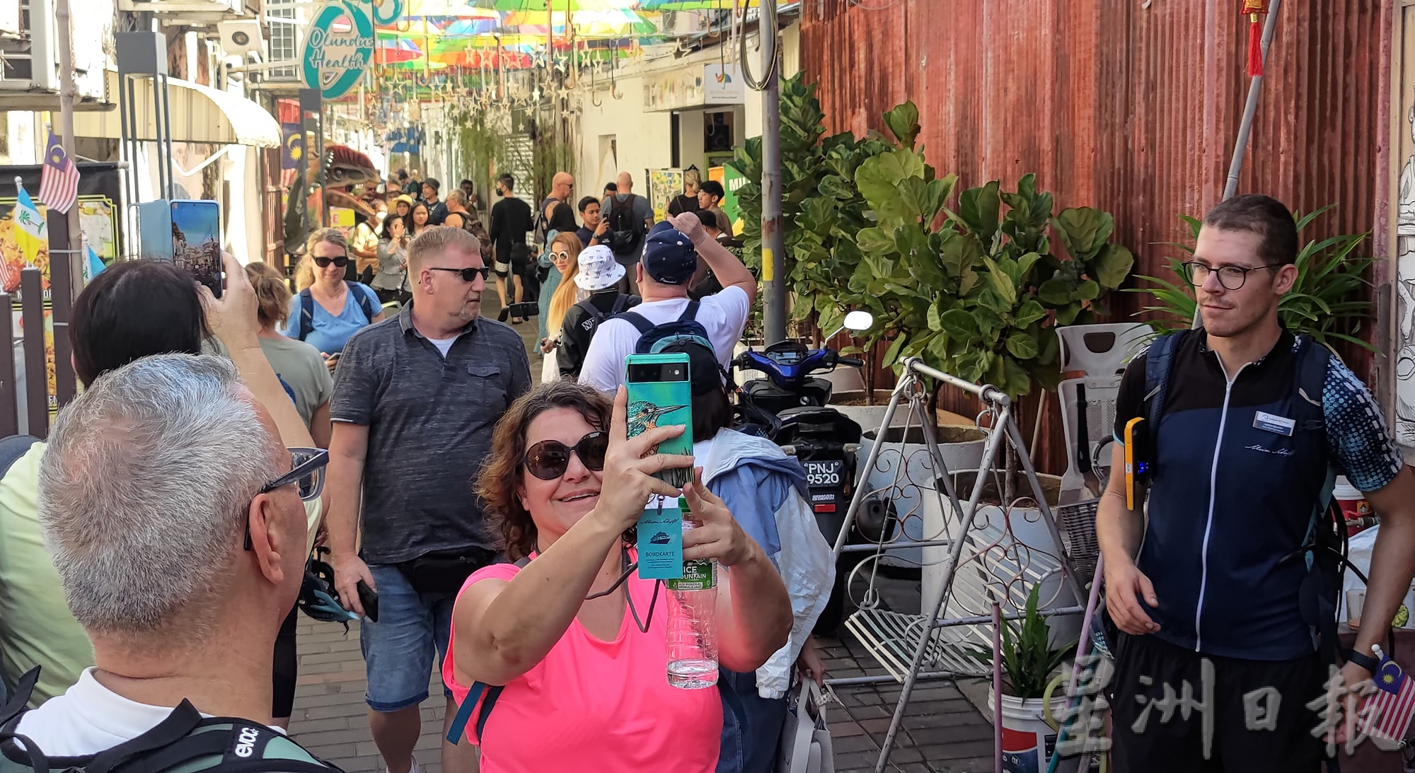 槟城150万车涌入,交通仍通顺