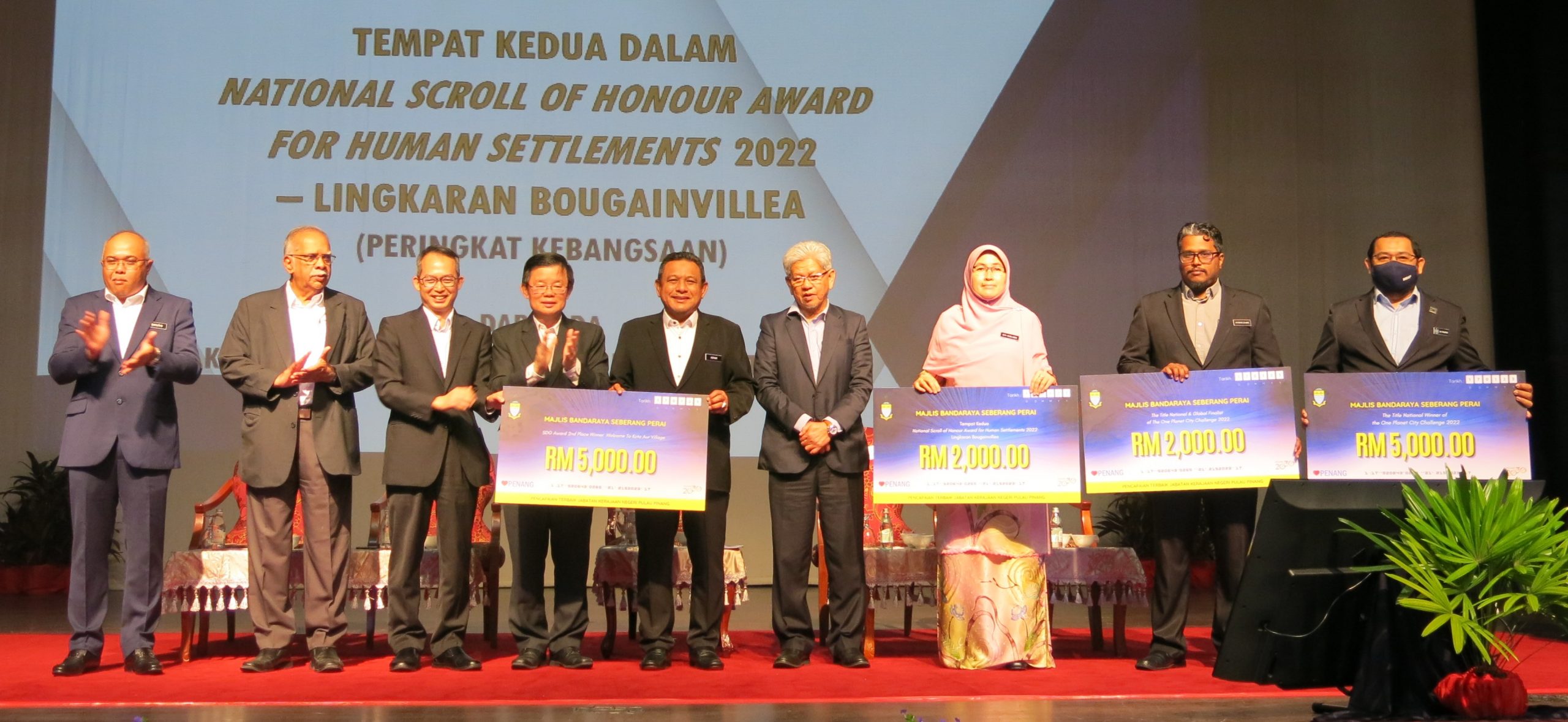 (大北马)槟州议员与长官一改作风未系领带