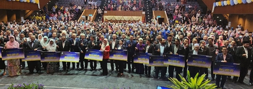 (大北马)槟州议员与长官一改作风未系领带