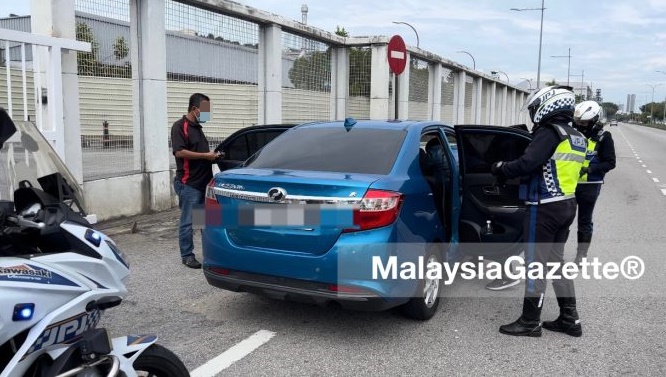 （大北马）槟机场错搭“霸王车”被取缔，狮城夫妇赴警局假期泡汤