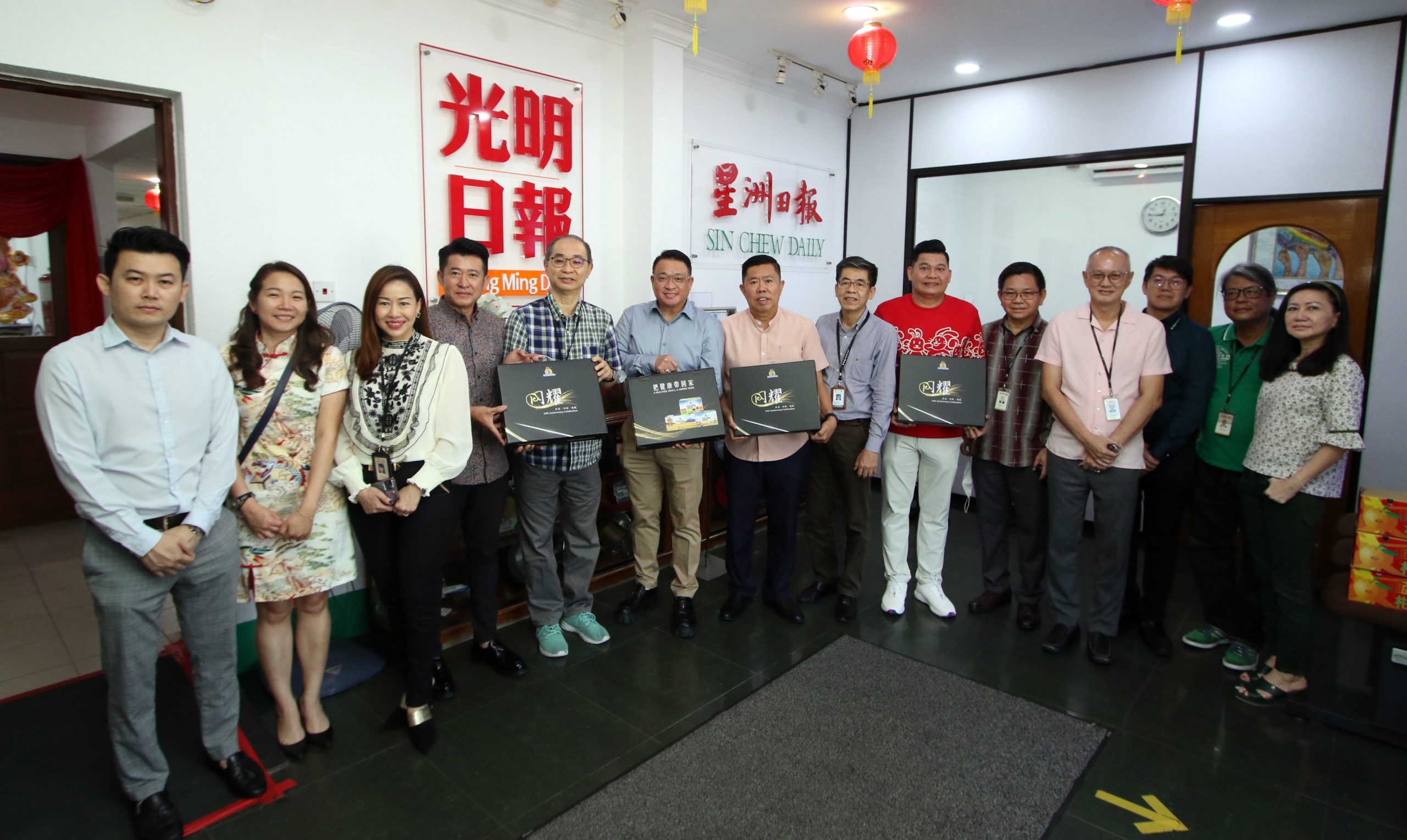 （大北马）浩洋健康食品有限公司，高层莅临星洲光明报馆拜早年
