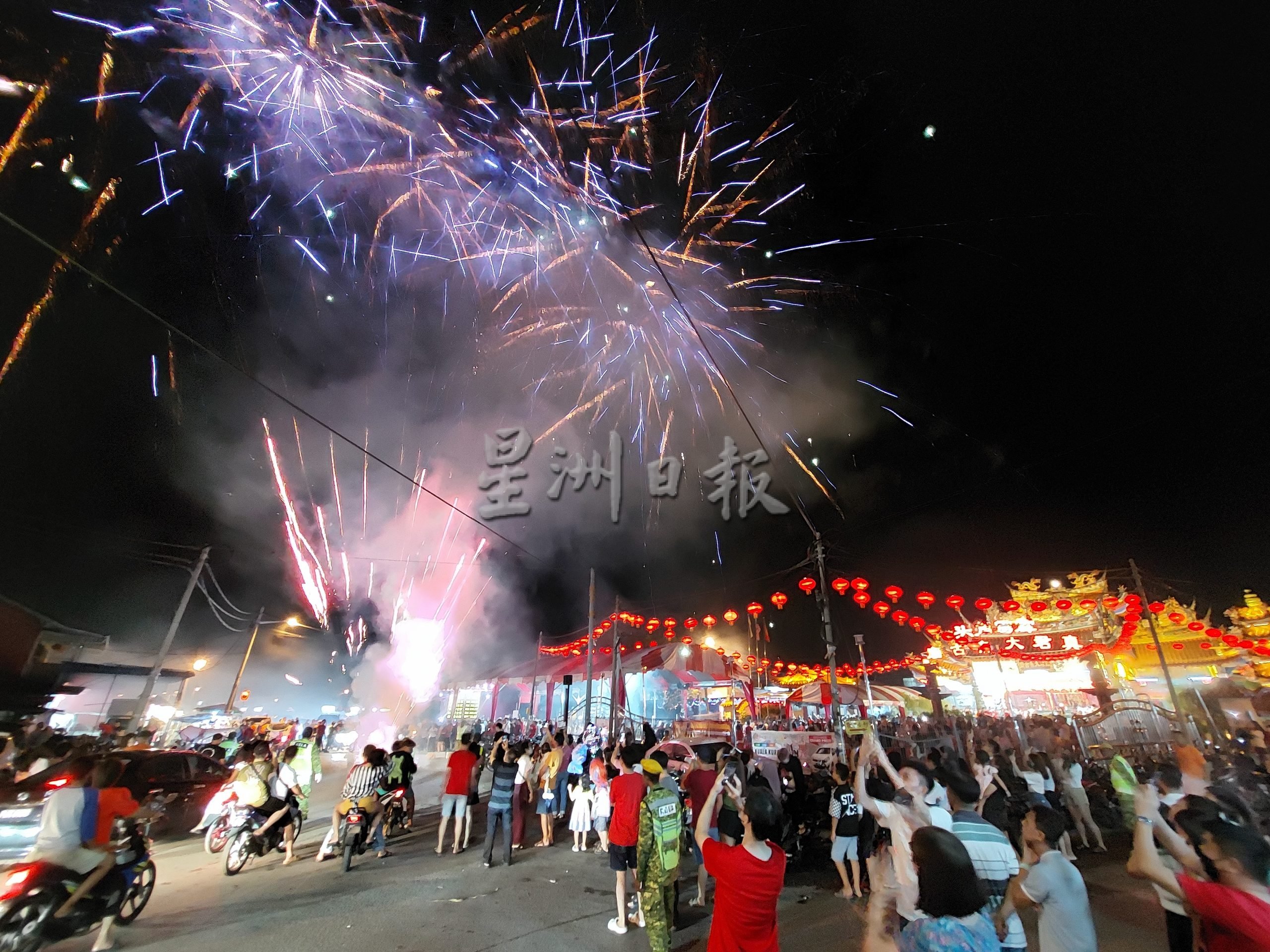 角头渔村过大年 越夜越热闹