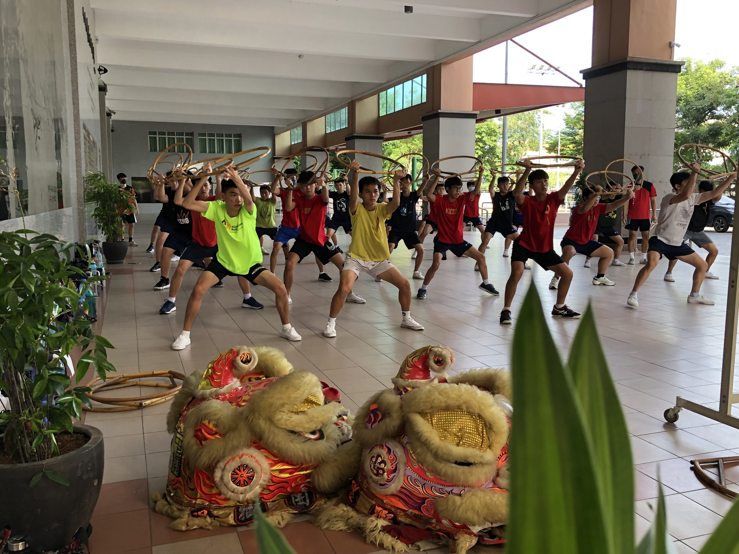 (大都会版4头)巴生兴华中学新春醒狮采青贺岁工作准备开跑了!