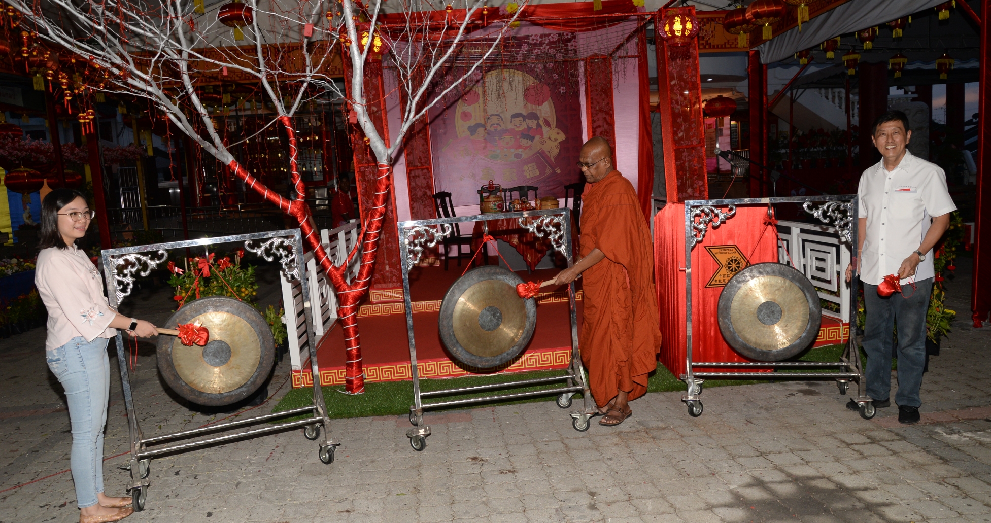 (大都会)嘉玛莉亚出席千百家佛教居士林亮灯