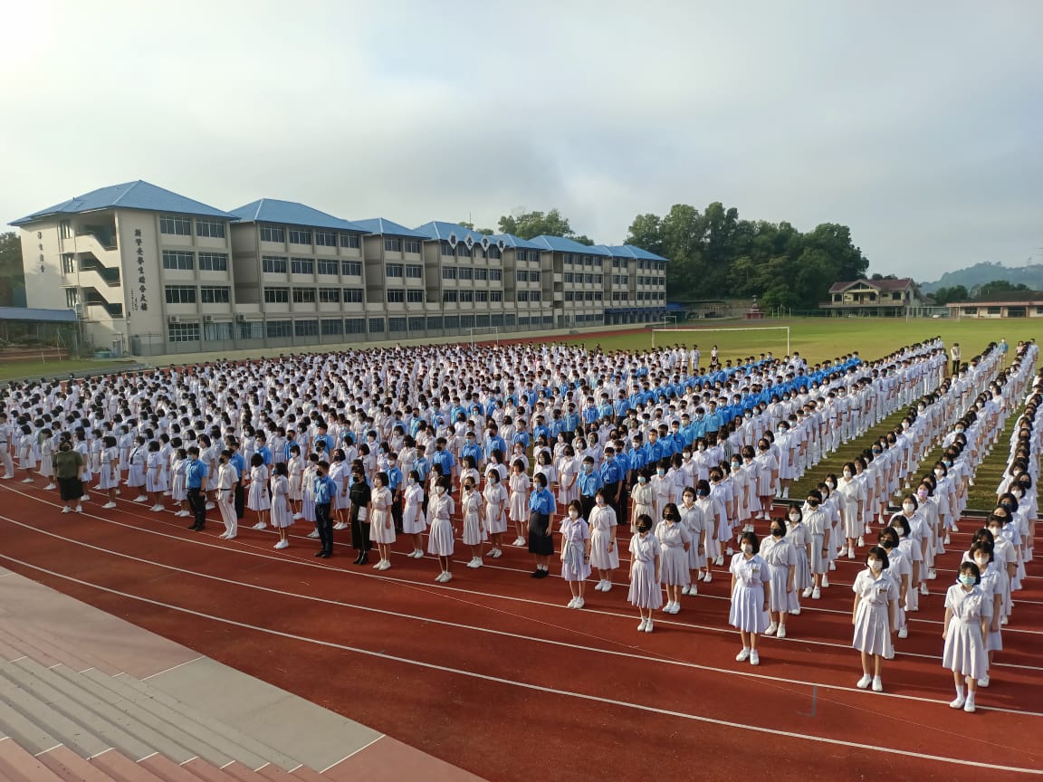 (已签发)柔:居銮中华中学开学,吴小燕与何晓绢升任署理、第二副校长