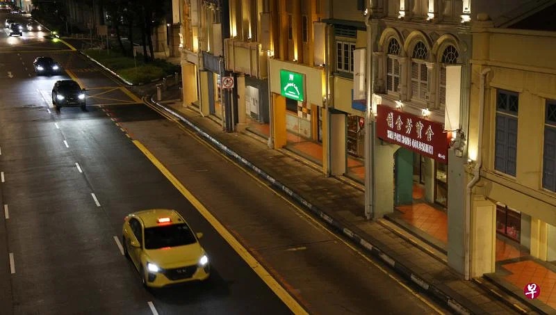 (已签发)柔:狮城二三事:4洋汉酒后闹事 1人被查突袭警