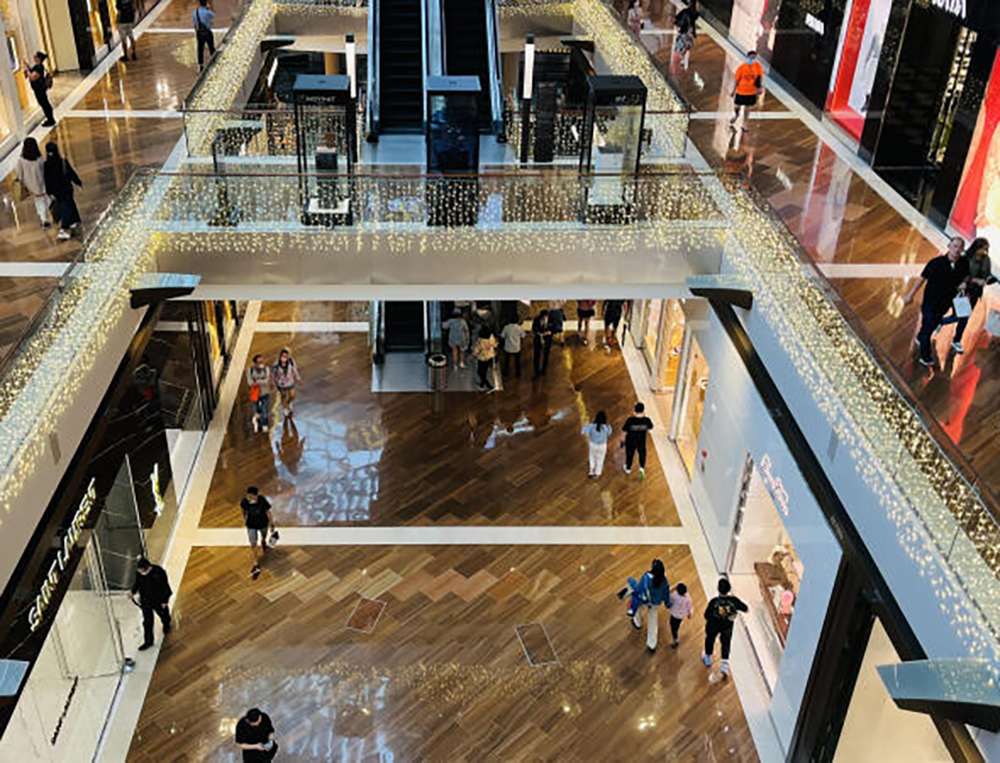 大批中国客抵新 大手笔豪购奢侈品