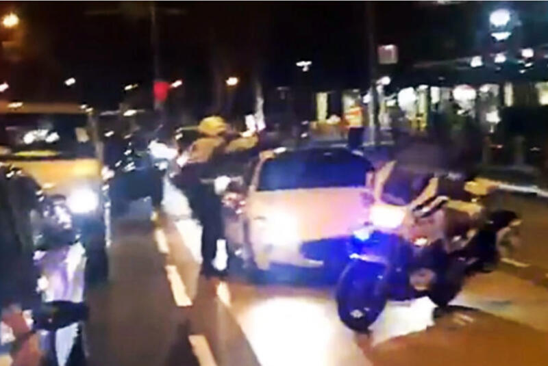 (已签发)柔:狮城二三事:拖行交警判入狱又闯路障被判刑 ‘跑车司机’求减刑 法官怒斥驳回申请