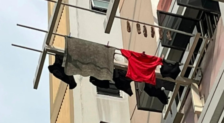 (已签发)柔:狮城二三事:晾衣架晒猪肉!狮城武吉巴督居民申诉:衣服沾酱油得重洗