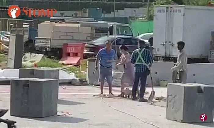 (已签发)柔:狮城二三事:涉持锤恐吓 餐室老板被捕