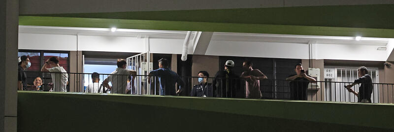 (已签发)柔:狮城二三事:淡滨尼组屋撒网铺气垫 执法者夜破门捕3涉毒男女