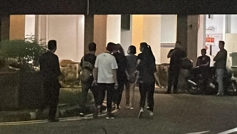 (已签发)柔:狮城二三事:淡滨尼组屋撒网铺气垫 执法者夜破门捕3涉毒男女