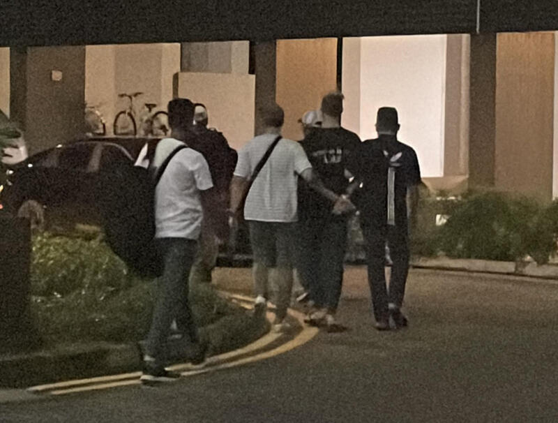 (已签发)柔:狮城二三事:淡滨尼组屋撒网铺气垫 执法者夜破门捕3涉毒男女