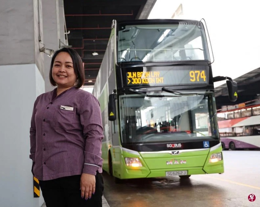 (已签发)柔:狮城二三事:男乘客倒地脉搏停机警女车长救一命