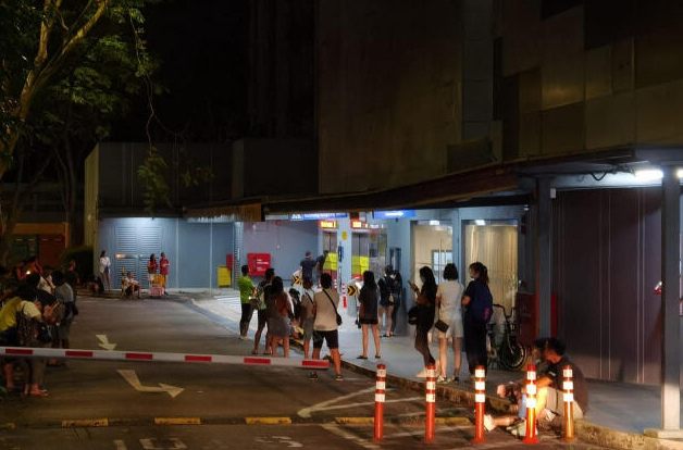 (已签发)柔:狮城二三事:自动停车场故障 30车主苦等3小时