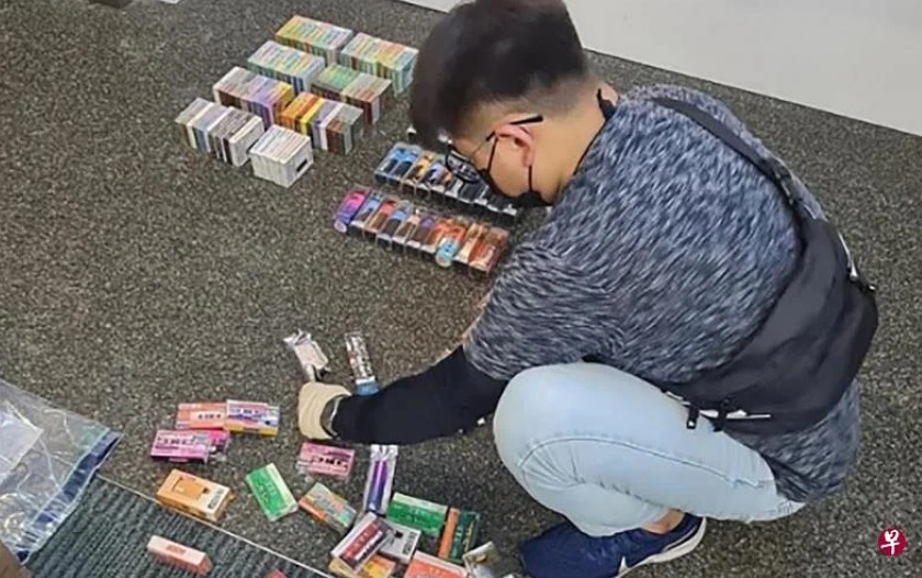 (已签发)柔:狮城二三事:被指在商场卖电子烟给学生 36岁男子协助卫生科学局调查