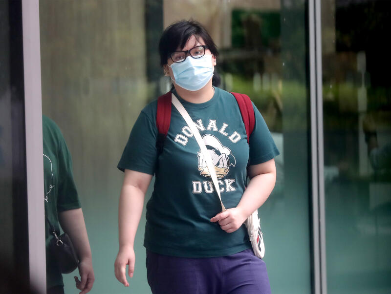 (已签发)柔:狮城二三事:设下爱情陷阱女生变声扮男子 诱女掏钱传裸照