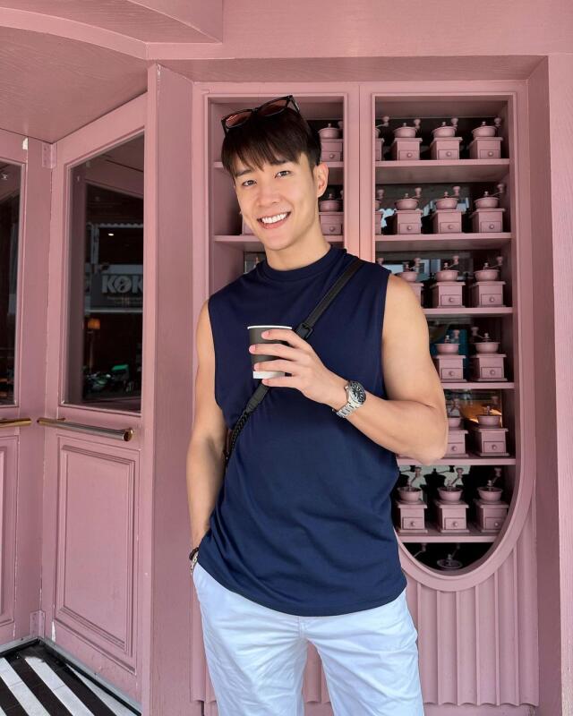 (已签发)柔:狮城二三事:钟琴最怕换新钞 王禄江最怕被催婚