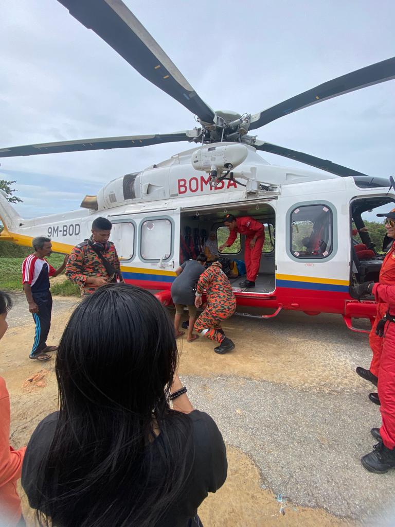 (已签发)柔:***请配相关文***消拯员再派直升机,送2孕妇往居銮医院