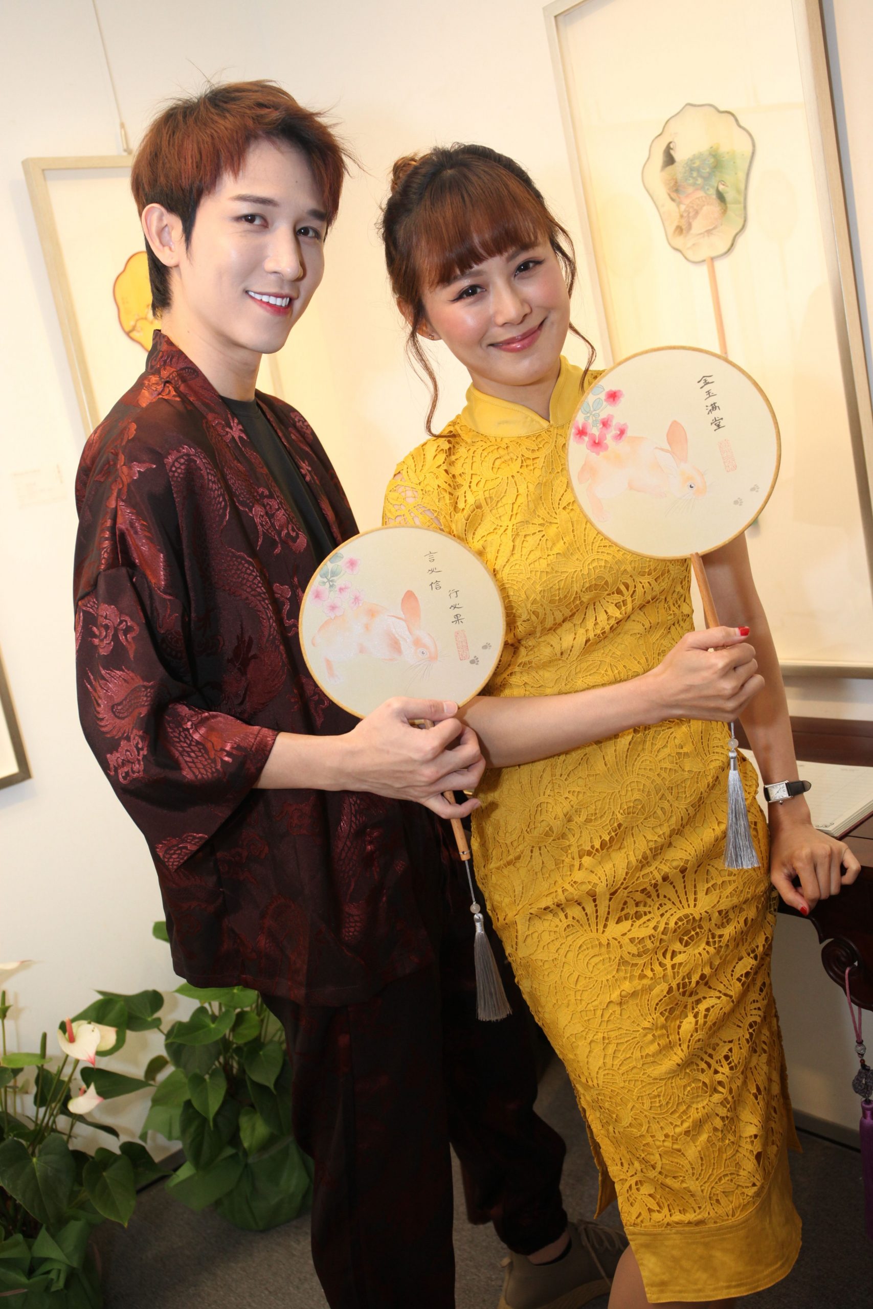 (设定年初一上网)小玉盛天俊卢信宥张心怡|一兔一绢扇 一字一心愿