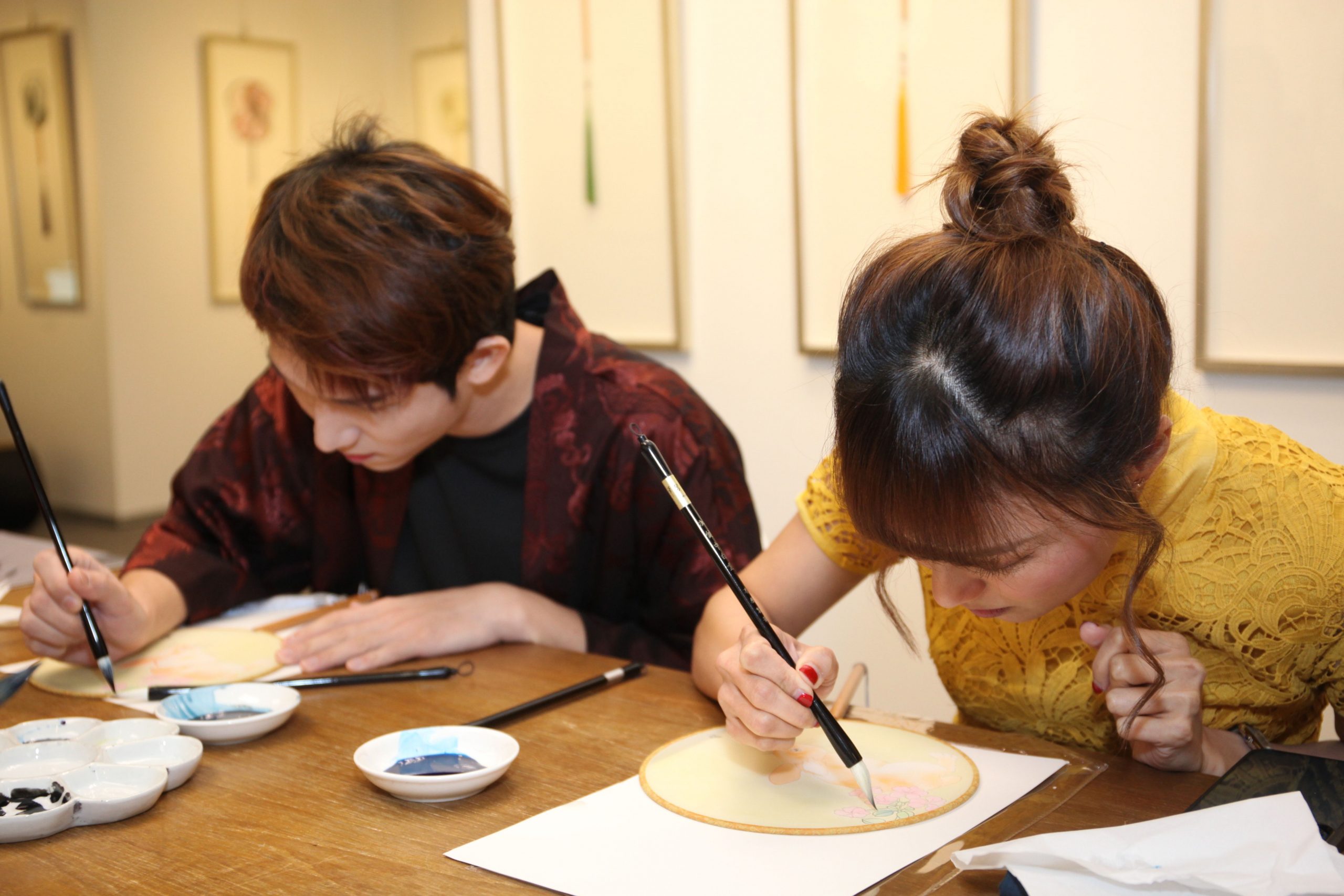 (设定年初一上网)小玉盛天俊卢信宥张心怡|一兔一绢扇 一字一心愿