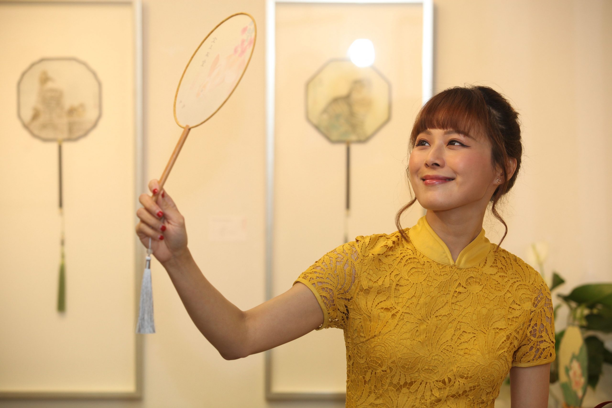 (设定年初一上网)小玉盛天俊卢信宥张心怡|一兔一绢扇 一字一心愿