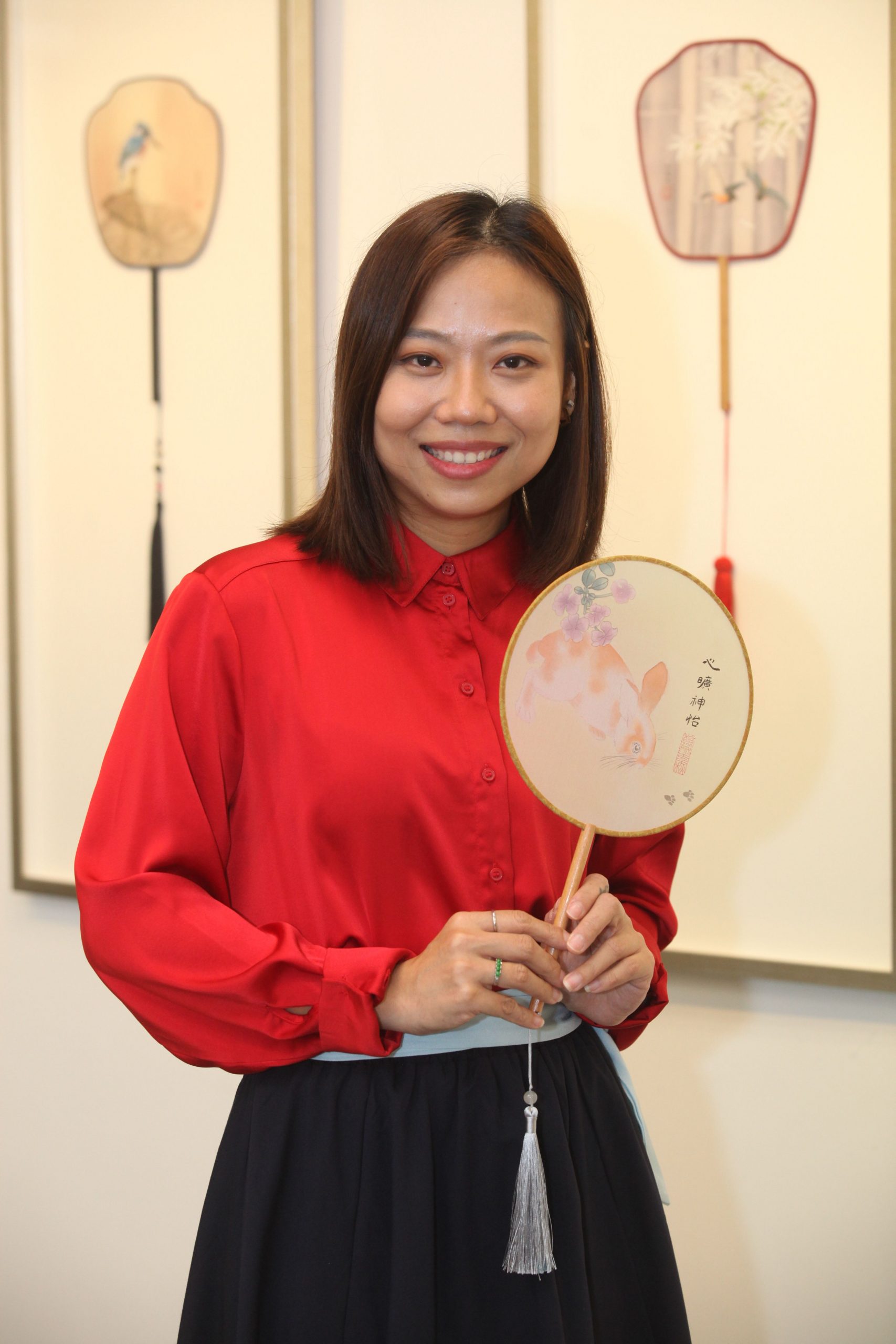 (设定年初一上网)小玉盛天俊卢信宥张心怡|一兔一绢扇 一字一心愿