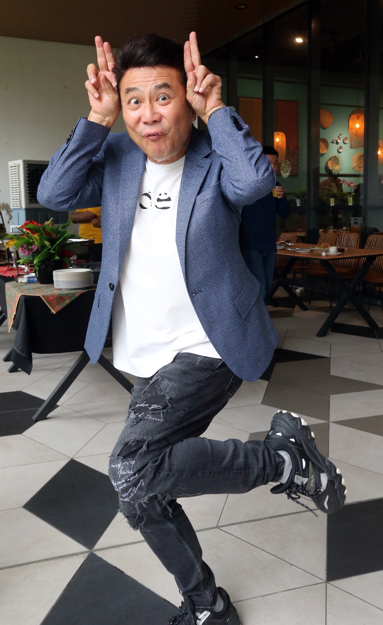 (设定年卅上网)兔年扮兔 星途大计