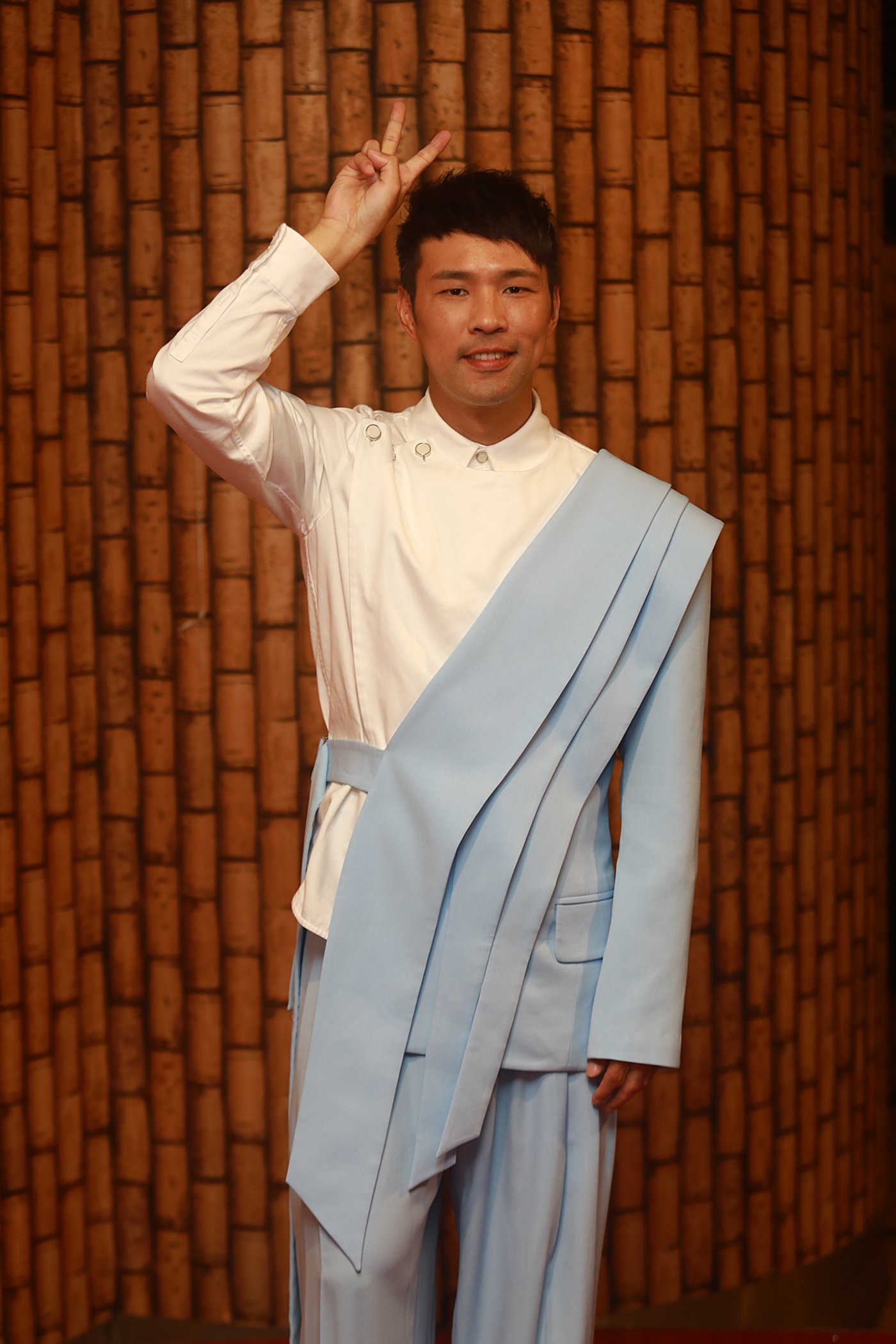 (设定年卅上网)兔年扮兔 星途大计