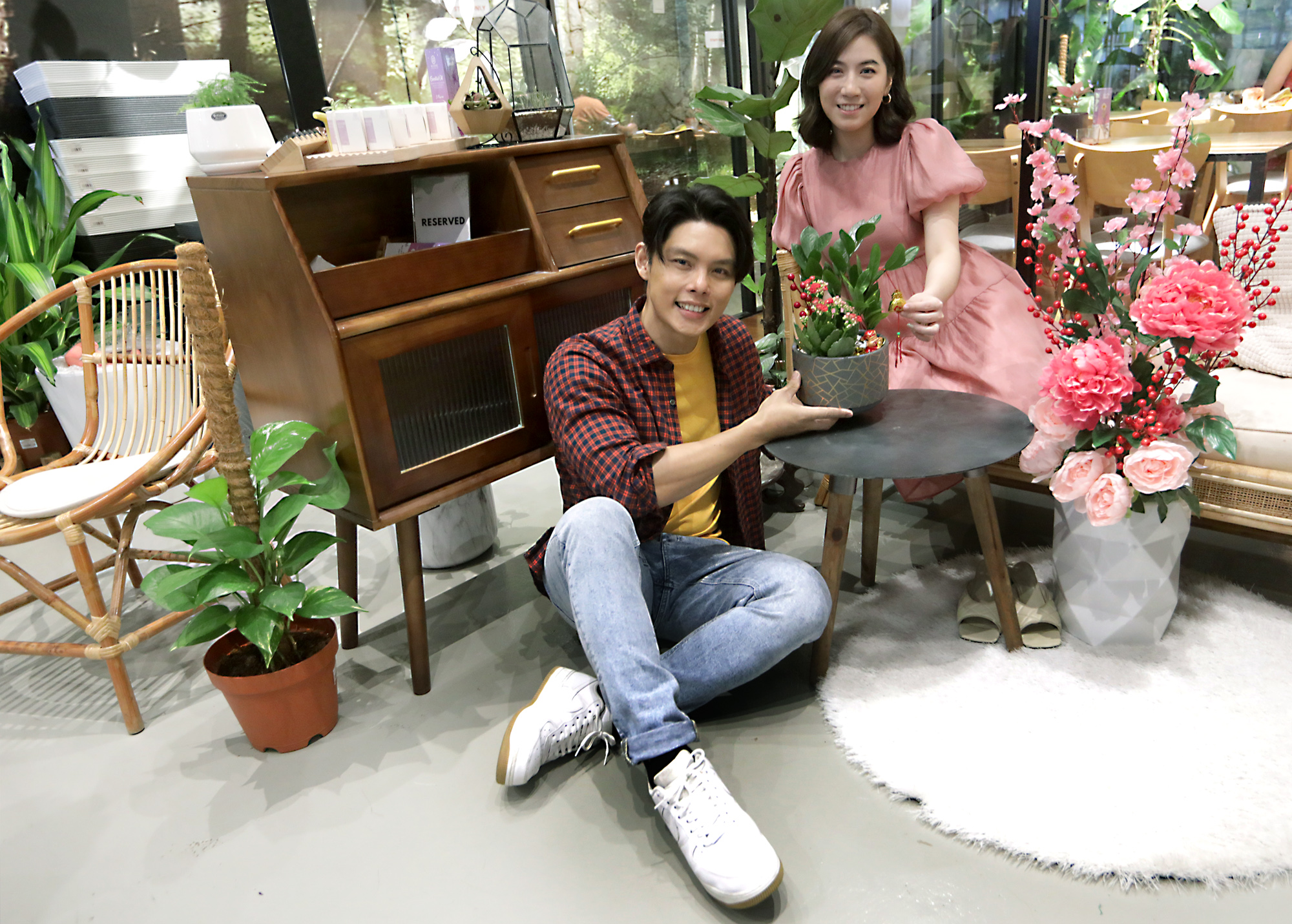 (设定年卅上网)夫妻档打造开运植物 李吉汉&心妮+许亮宇&陈俐杏招财镇宅