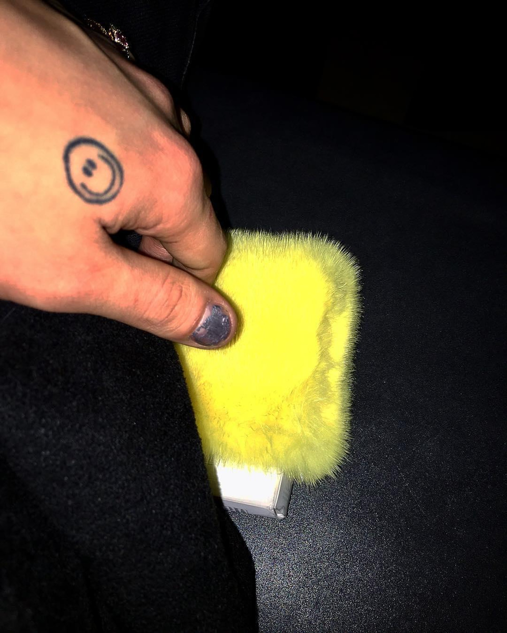 GD秘恋三星集团外孙女? YG:无可奉告