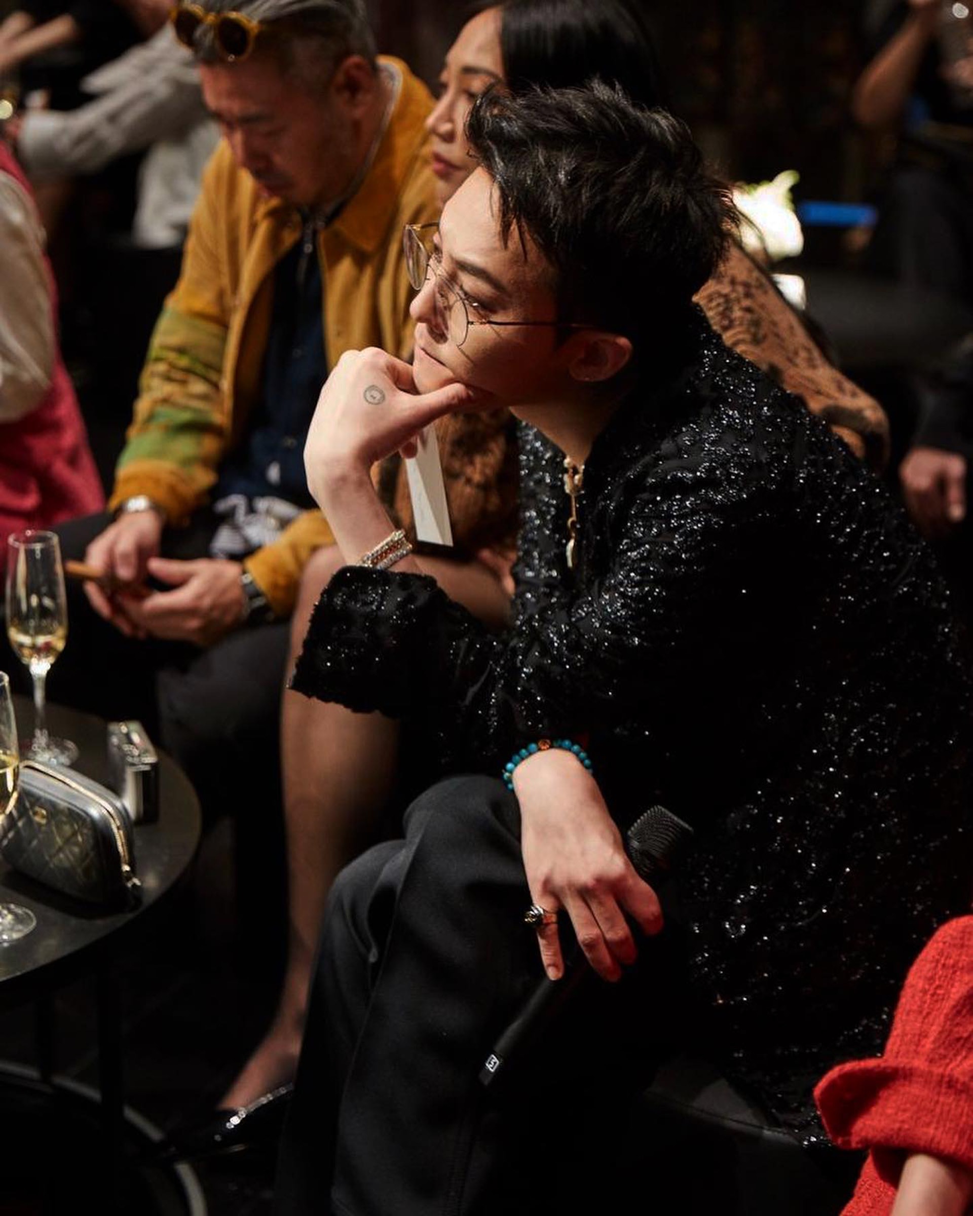 GD秘恋三星集团外孙女? YG:无可奉告