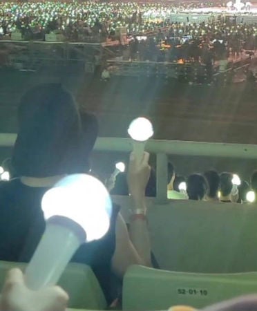 IU甜泄认爱原因 夸李钟硕稳重又可爱