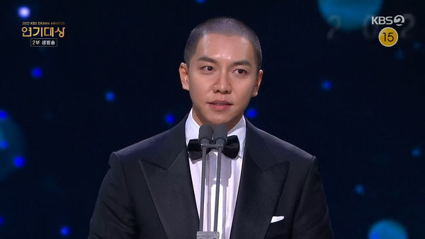 KBS演技大赏|李昇基剃光头惹关切 自嘲“别用怜悯眼光看我”