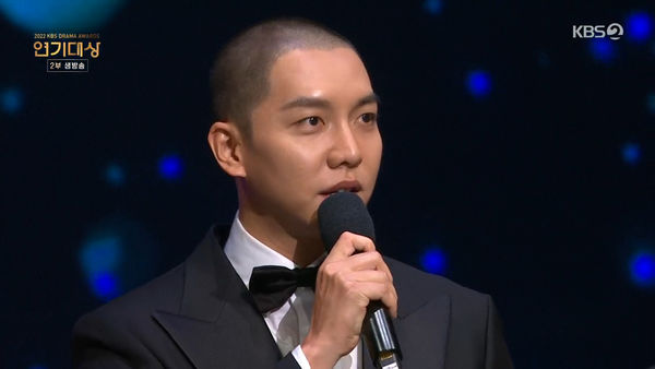 KBS演技大赏|李昇基剃光头惹关切 自嘲“别用怜悯眼光看我”