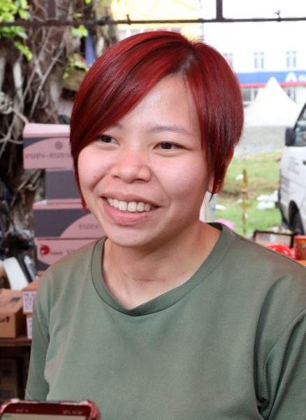 me02双头-大都会:小贩避免滞销 薄利多销年货/9图