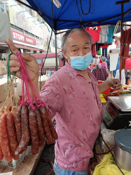 me02双头-大都会:小贩避免滞销 薄利多销年货/9图