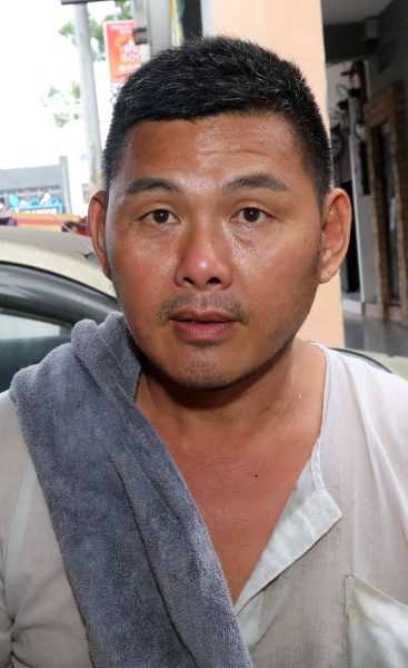 me02双头-大都会:小贩避免滞销 薄利多销年货/9图