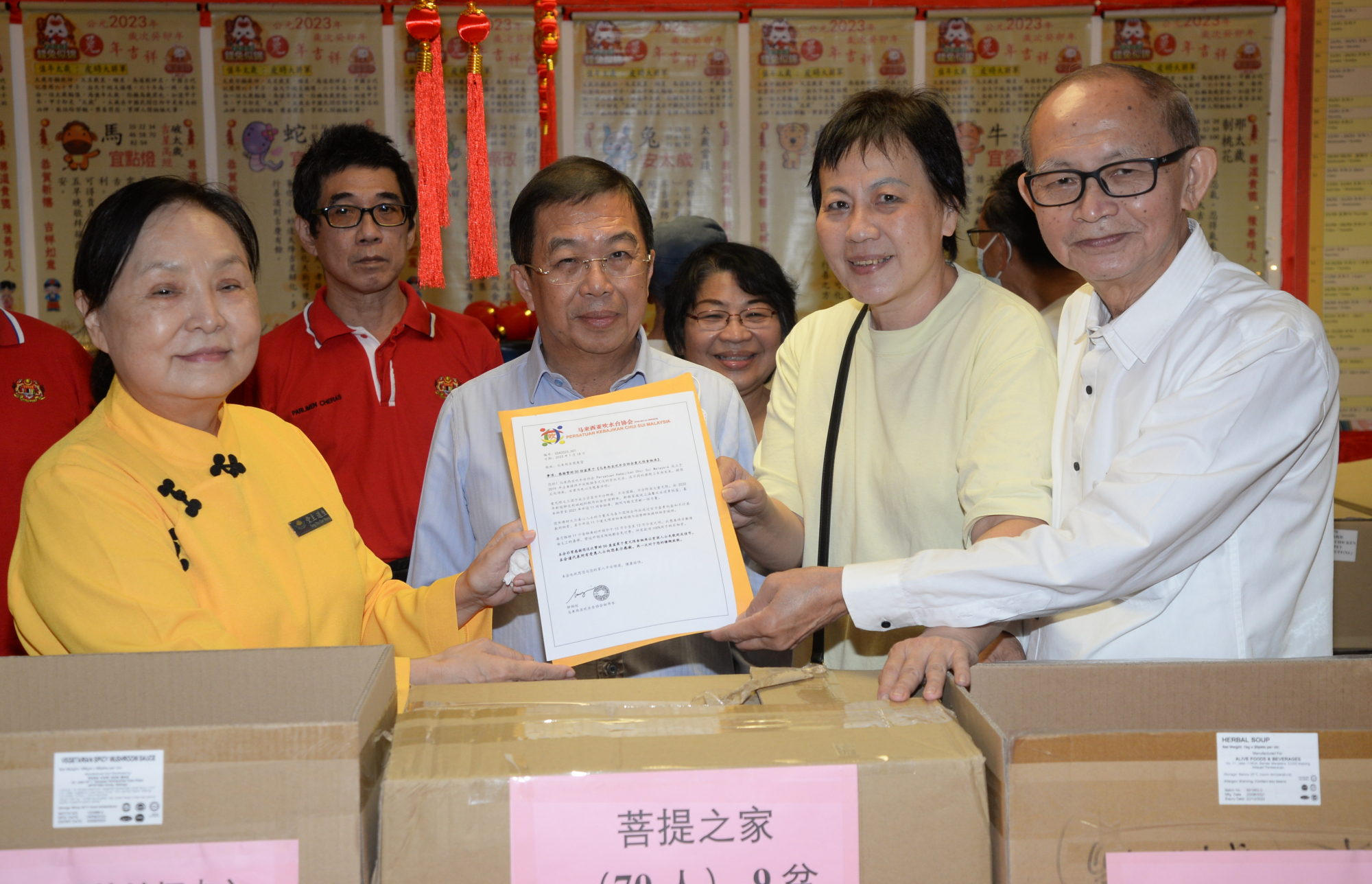 me03副文（大都会）陈国伟出席送暖活动／2图