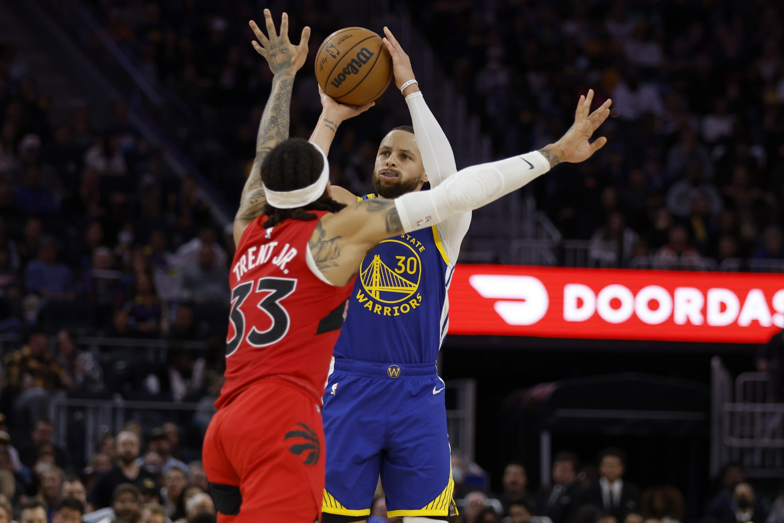 NBA| 字母哥砍41分  公鹿向溜马落井下石