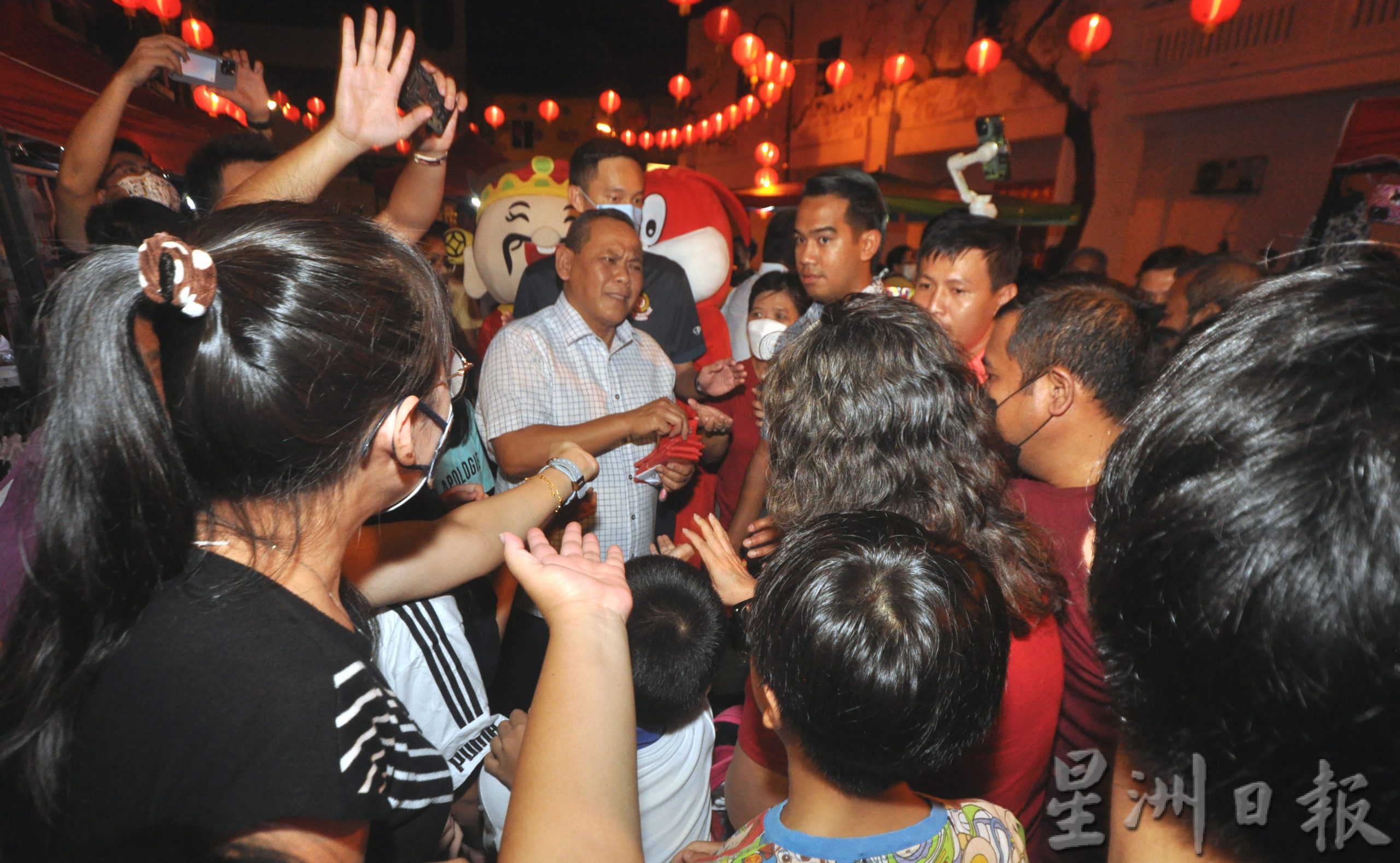 NS03芙蓉:群”兔跃新程新春嘉年华2000人次到访,大臣派红包引轰动