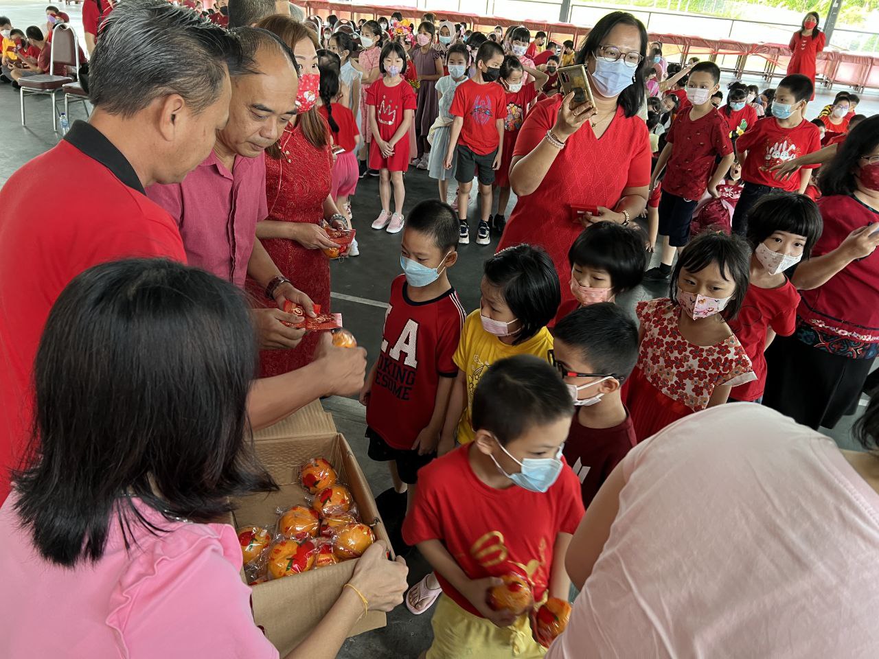 NS双主文二/拉杭华小百人齐捞生,洋溢新年气氛
