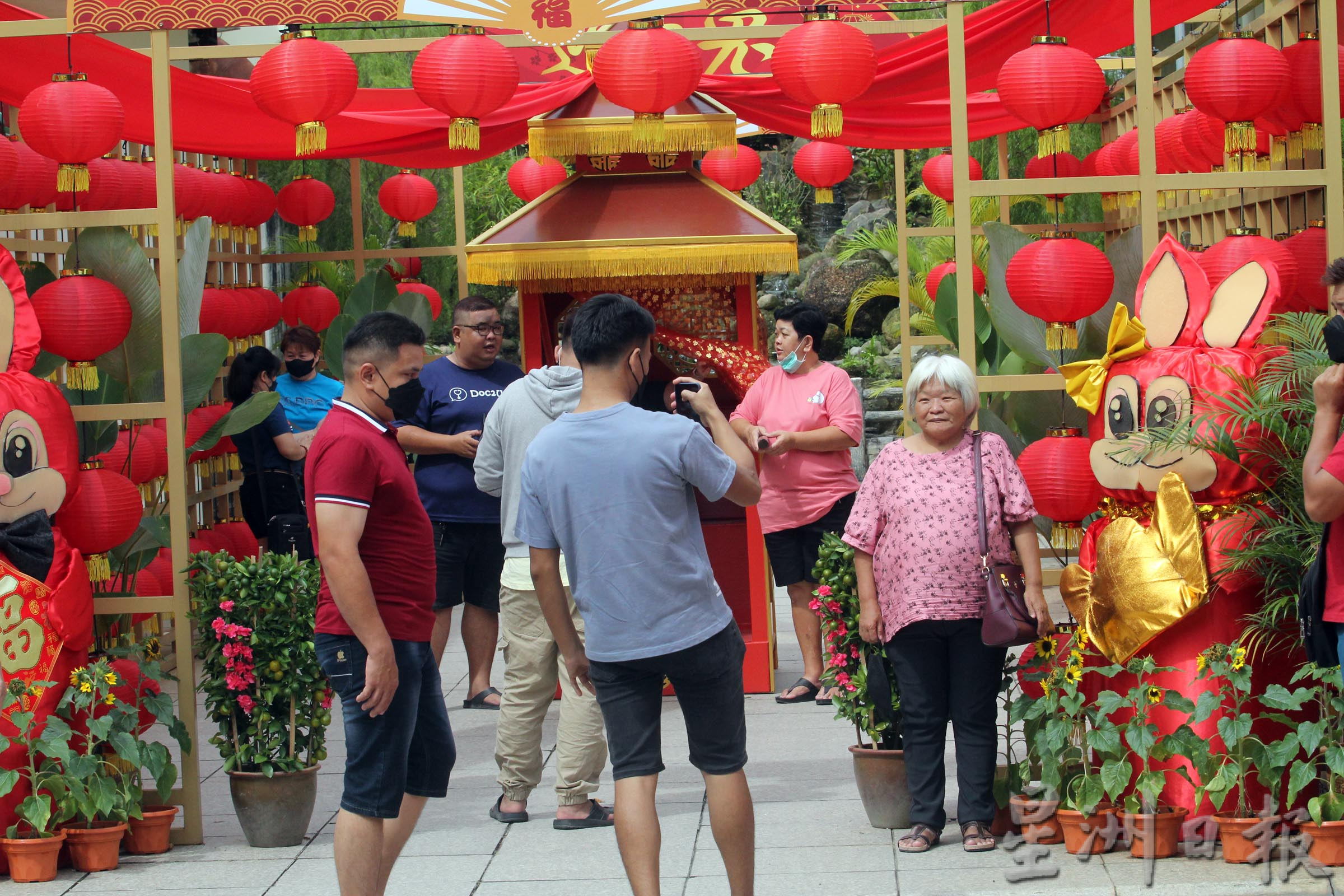 疫后“松绑”首个春节,庙宇重现鼎盛人潮