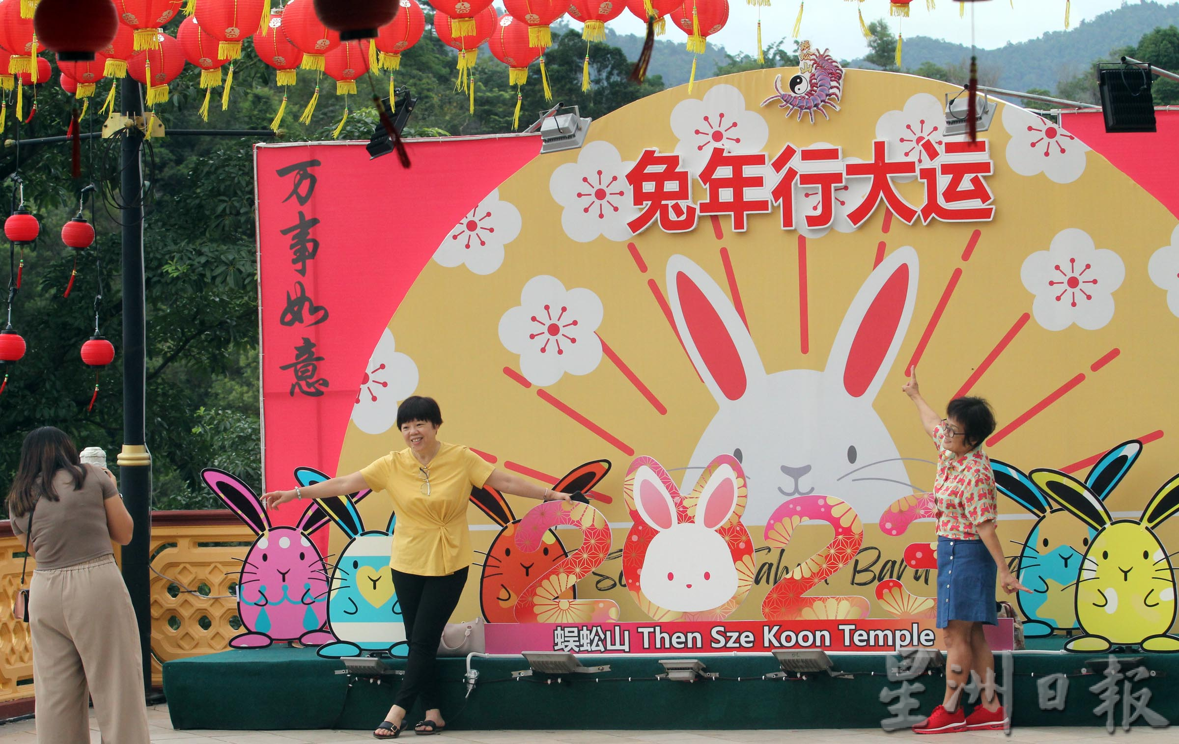 疫后“松绑”首个春节，庙宇重现鼎盛人潮