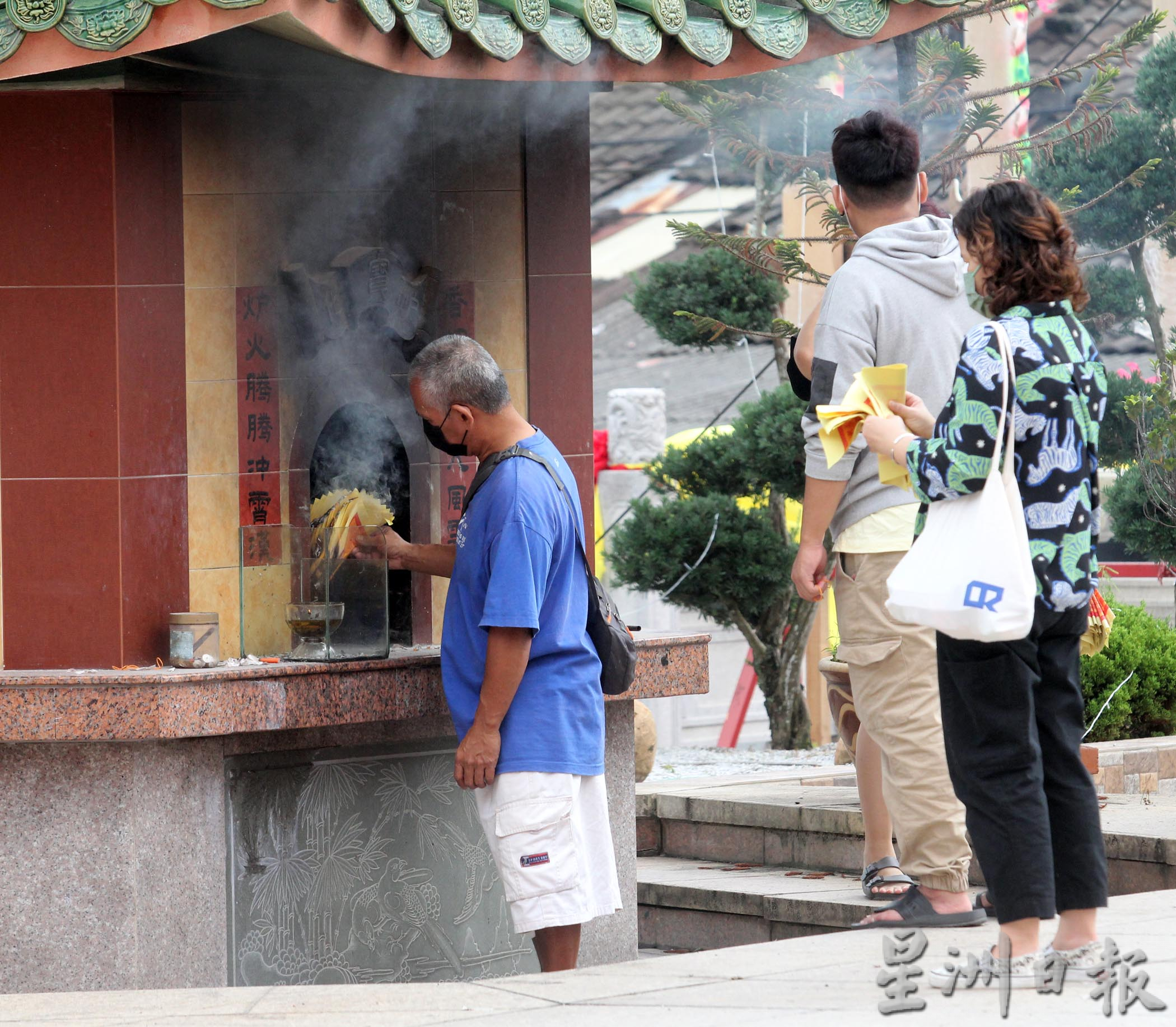 疫后“松绑”首个春节,庙宇重现鼎盛人潮
